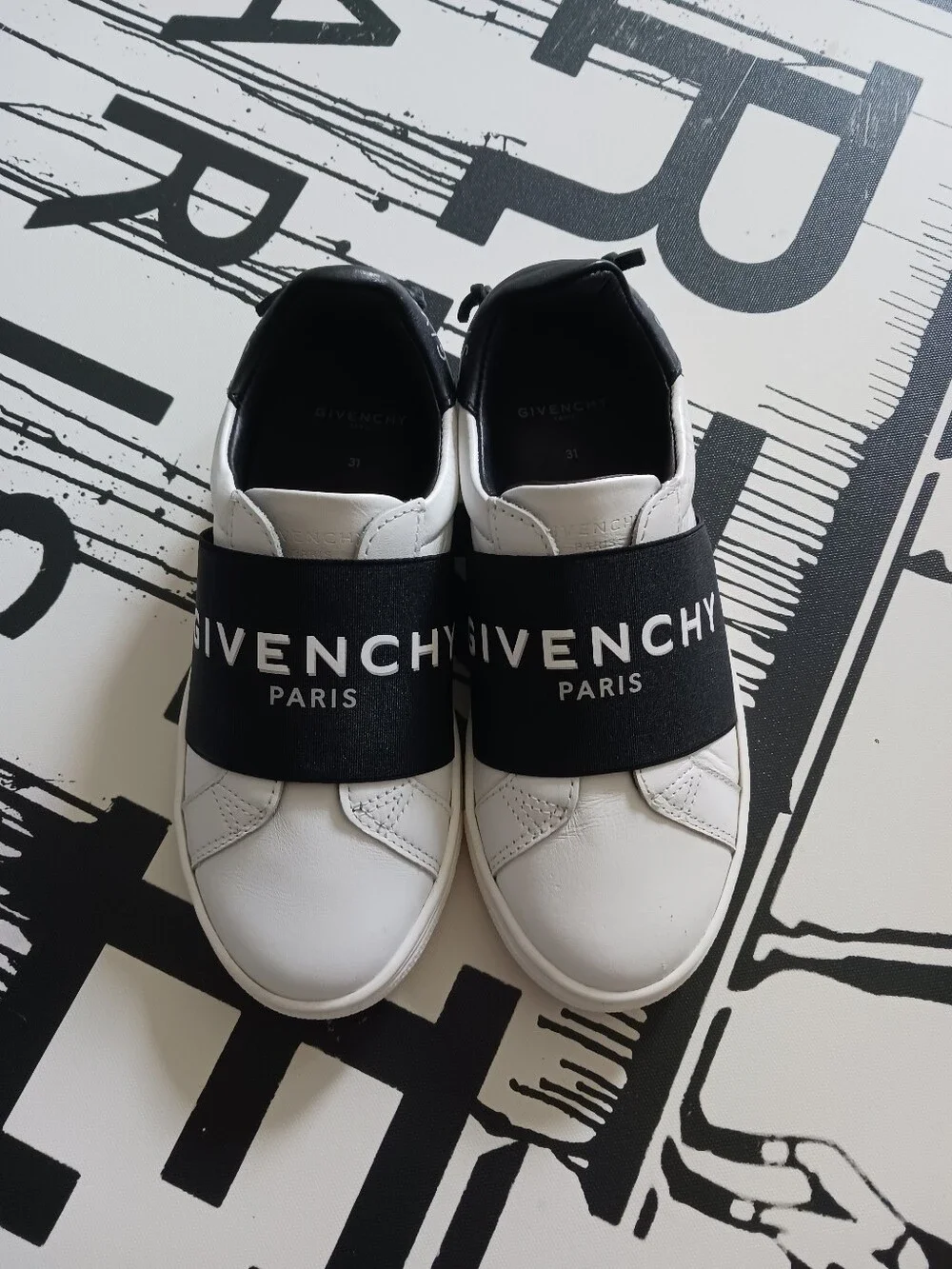 Givenchy Paris Urban Street Knot White/ Black Sneakers Size 31